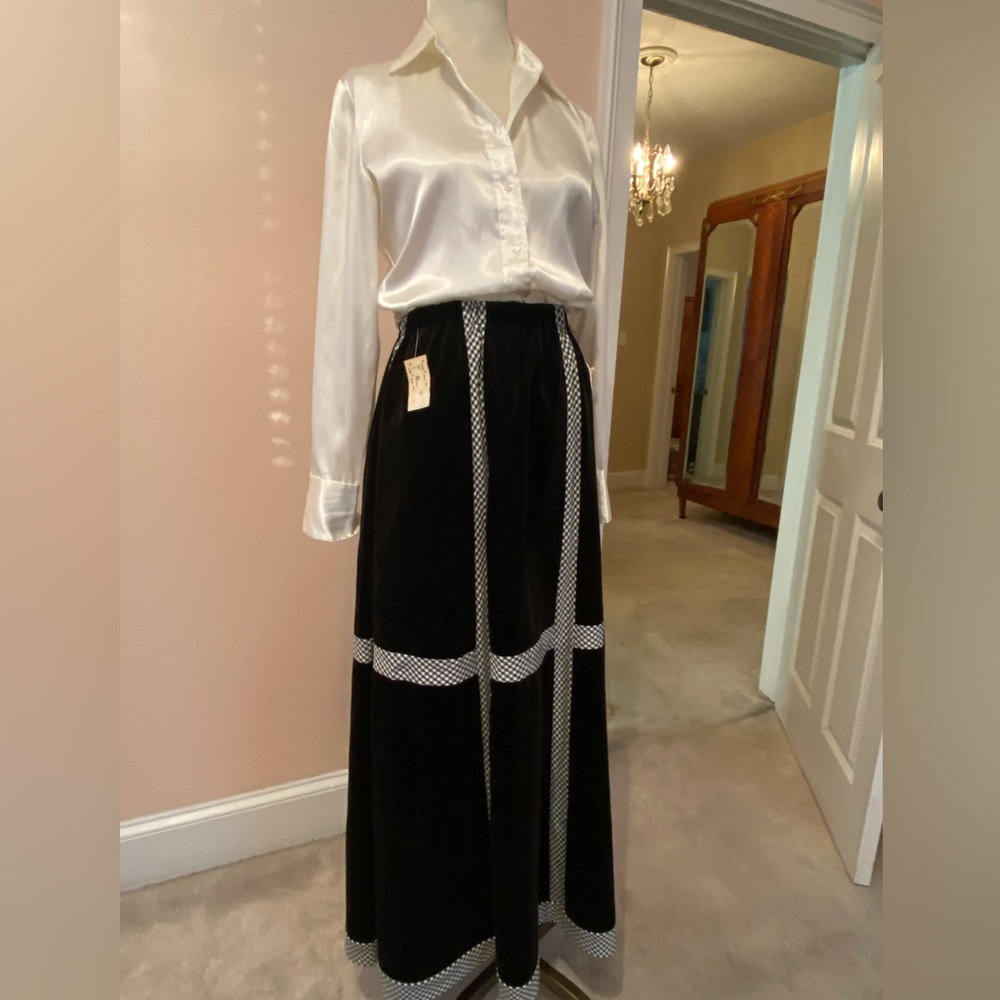 Vintage 1970s Chessa Davis Black Velvet Maxi Skirt